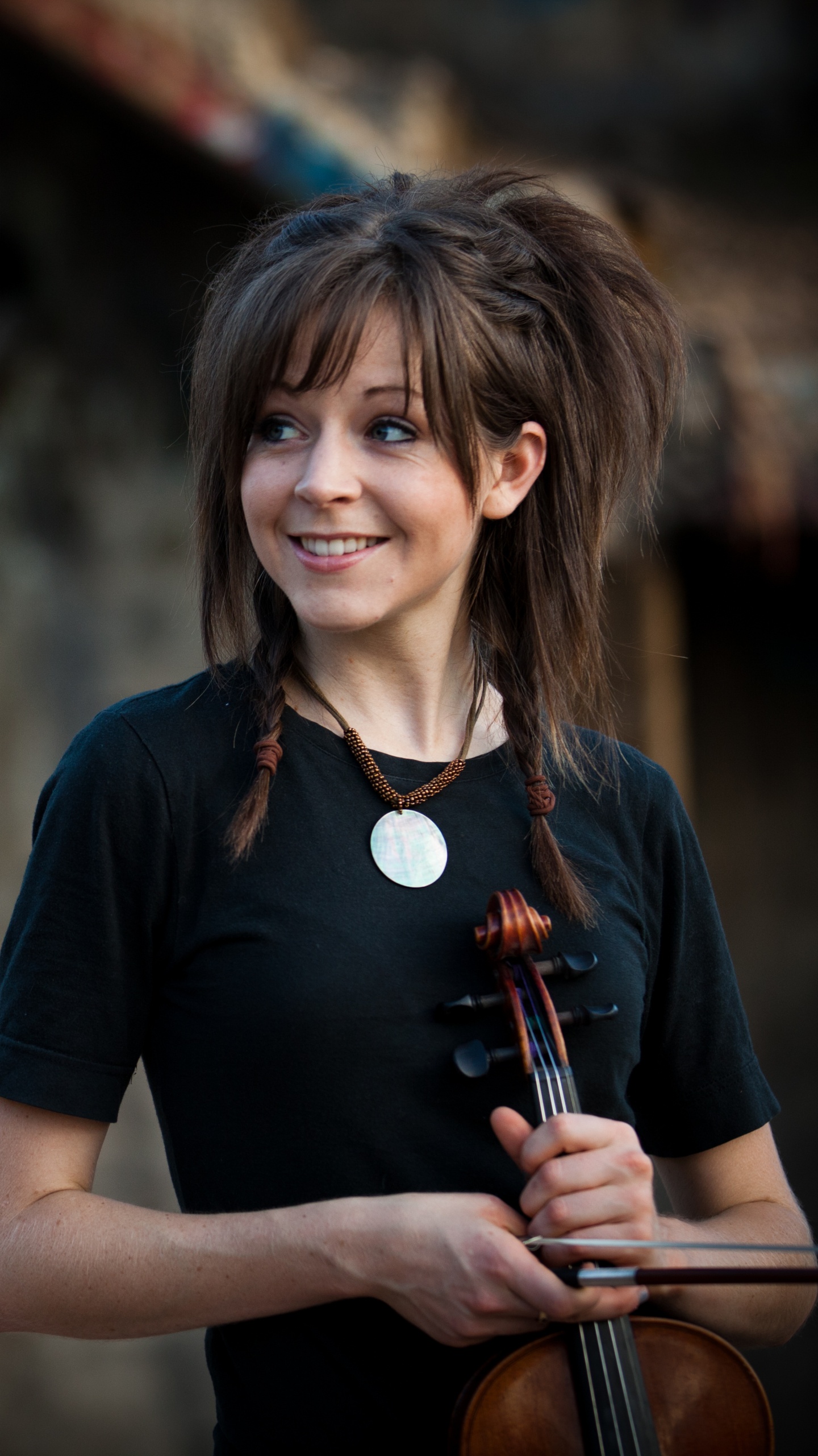 Lindsey Stirling, Lächeln, Musiker, Musik, Portrait. Wallpaper in 1440x2560 Resolution