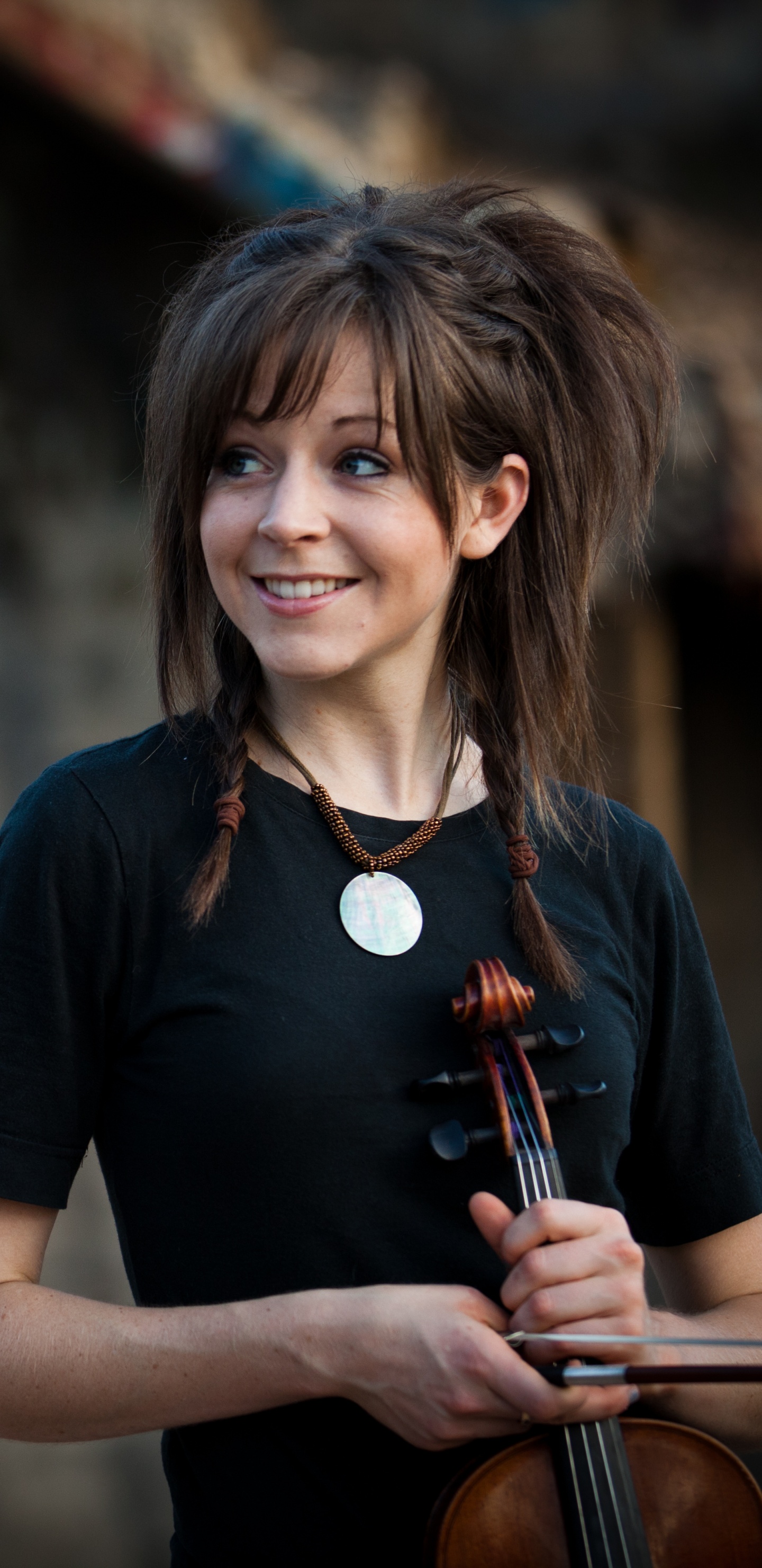 Lindsey Stirling, Sonrisa, Músico, Sica, Retrato. Wallpaper in 1440x2960 Resolution