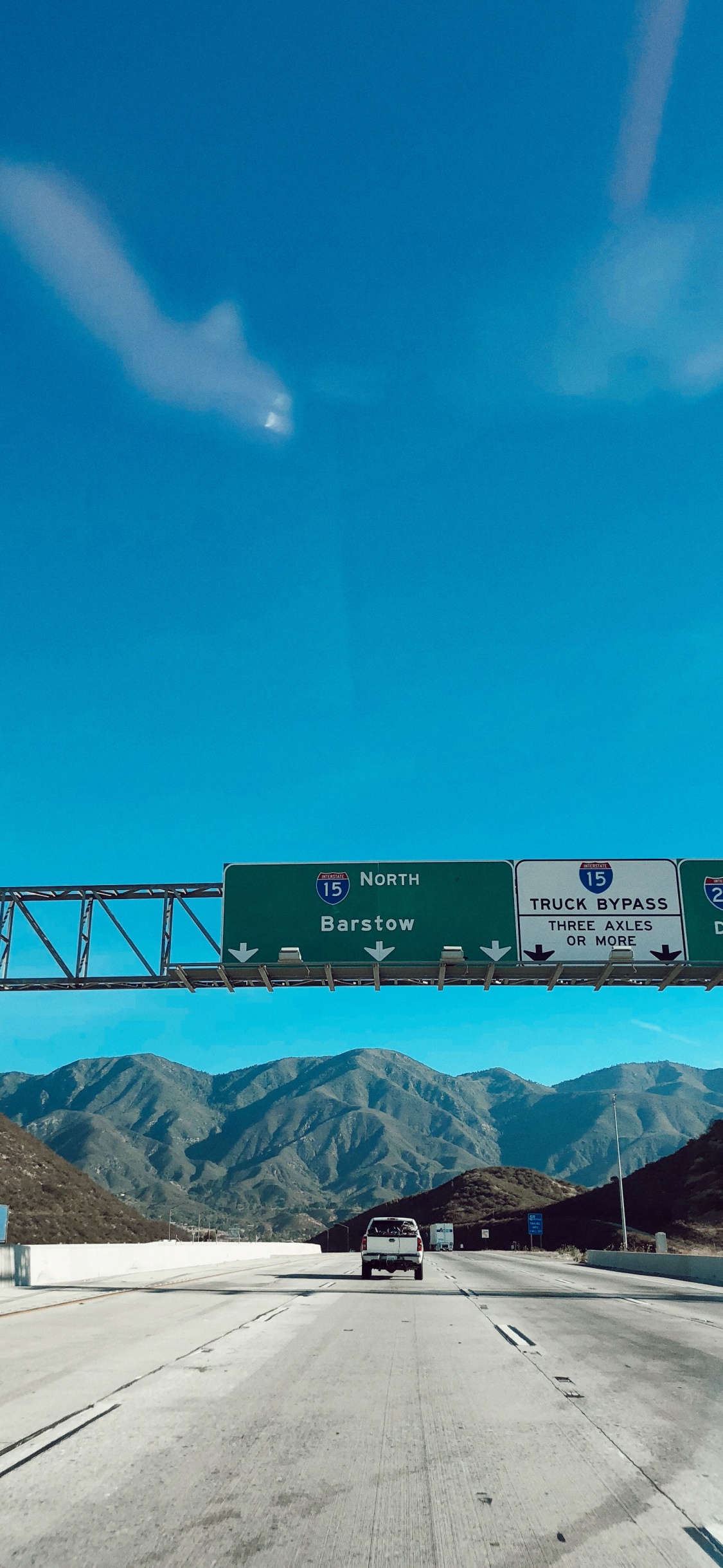 Carretera, Azul, la Superficie de la Carretera, Las Formaciones Montañosas, Asfalto. Wallpaper in 1125x2436 Resolution