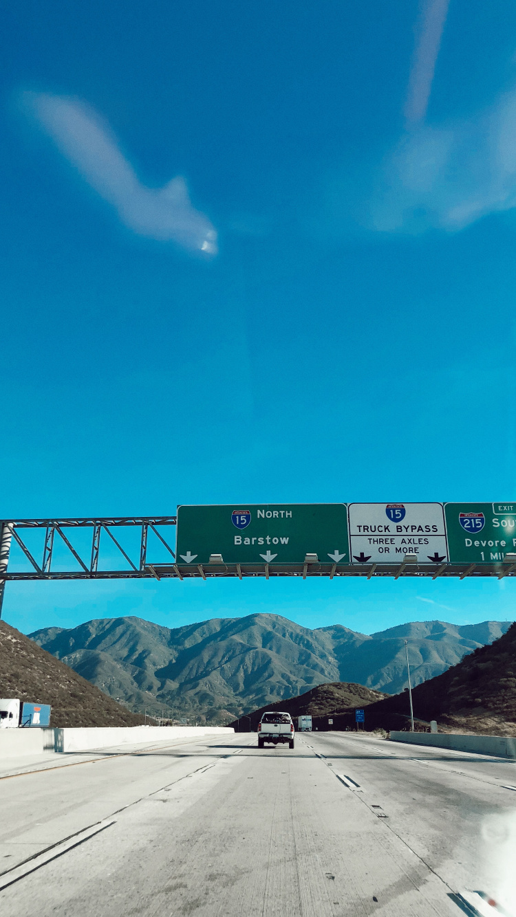 Carretera, Azul, la Superficie de la Carretera, Las Formaciones Montañosas, Asfalto. Wallpaper in 750x1334 Resolution