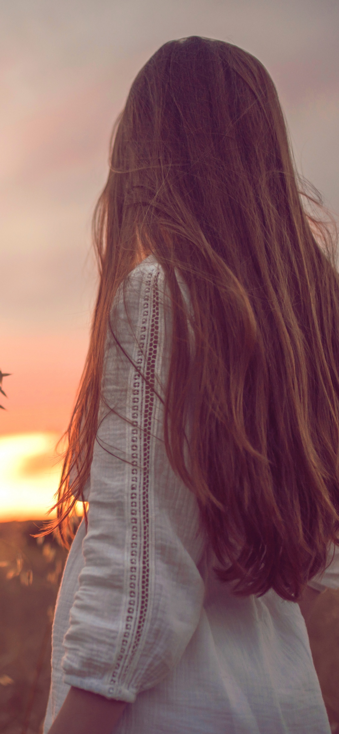 Hair, People in Nature, Long Hair, Beauty, Sunlight. Wallpaper in 1125x2436 Resolution