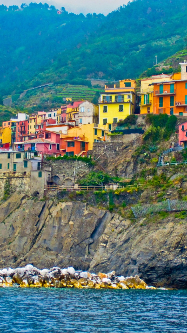 Houses on Mountain Near Body of Water During Daytime. Wallpaper in 720x1280 Resolution