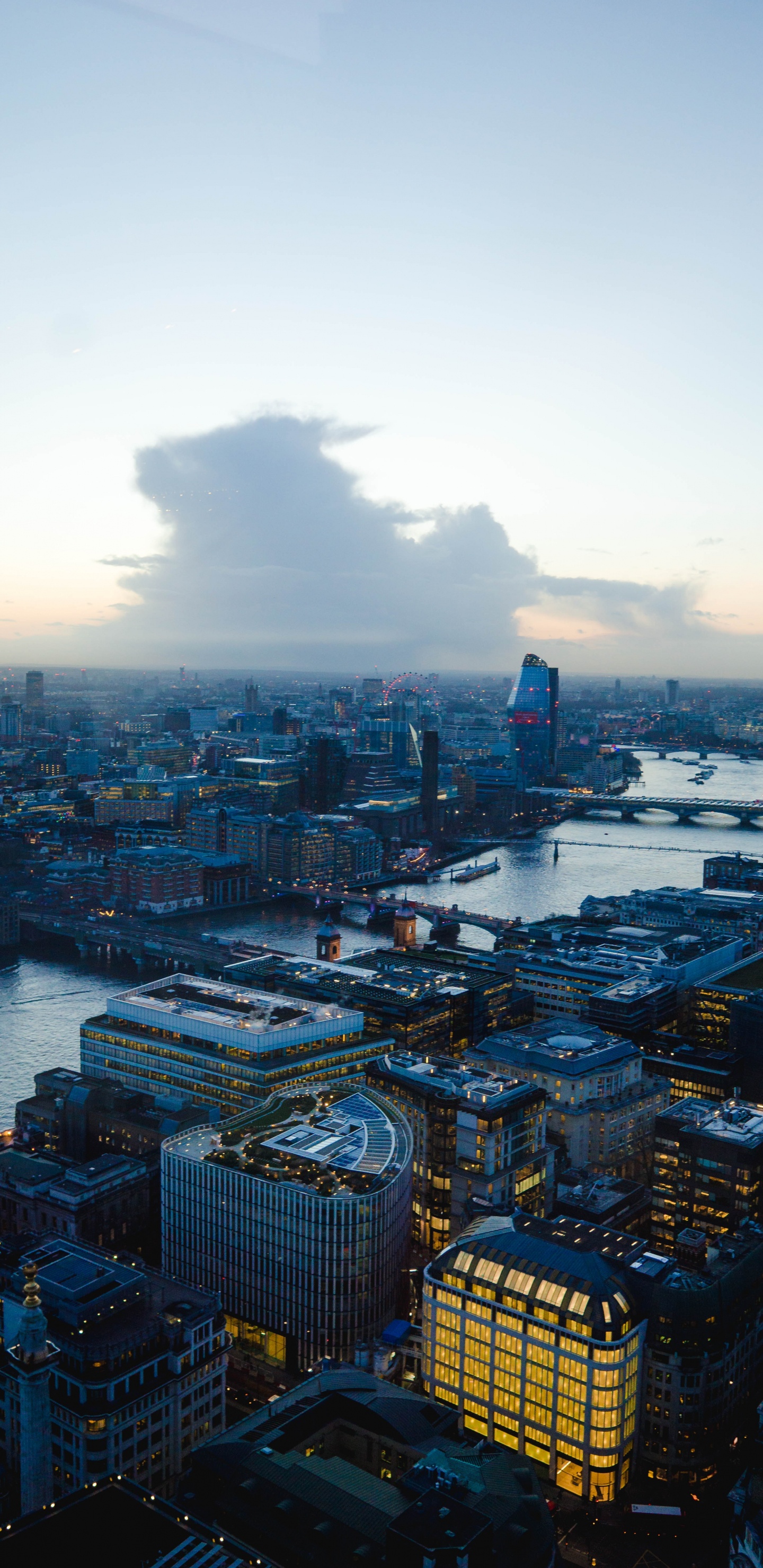 Luftaufnahme Von Stadtgebäuden Tagsüber. Wallpaper in 1440x2960 Resolution