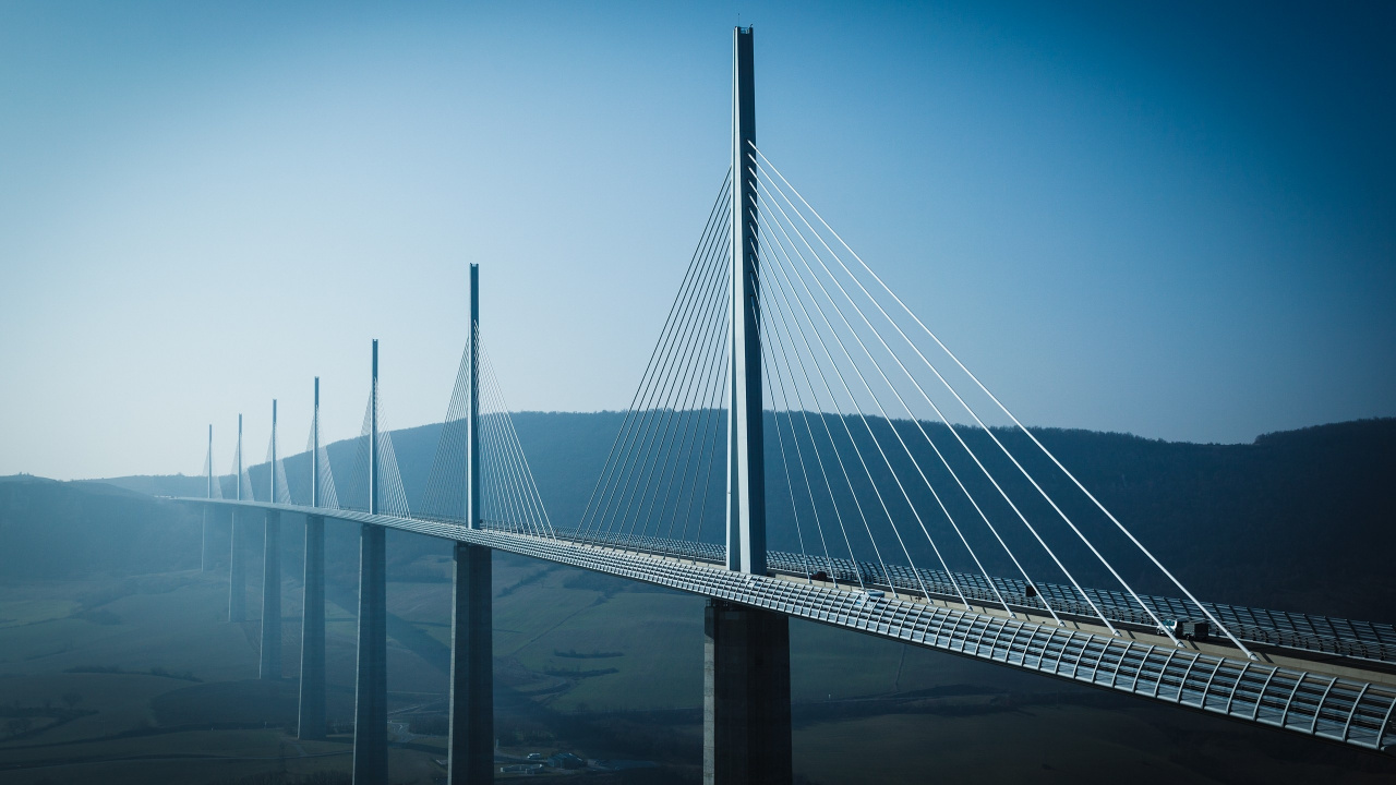 White Bridge Under Blue Sky During Daytime. Wallpaper in 1280x720 Resolution