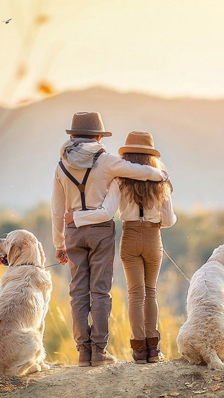 Sonnenlicht, Kind, Gras, Morgen, Gras-Familie. Wallpaper in 720x1280 Resolution