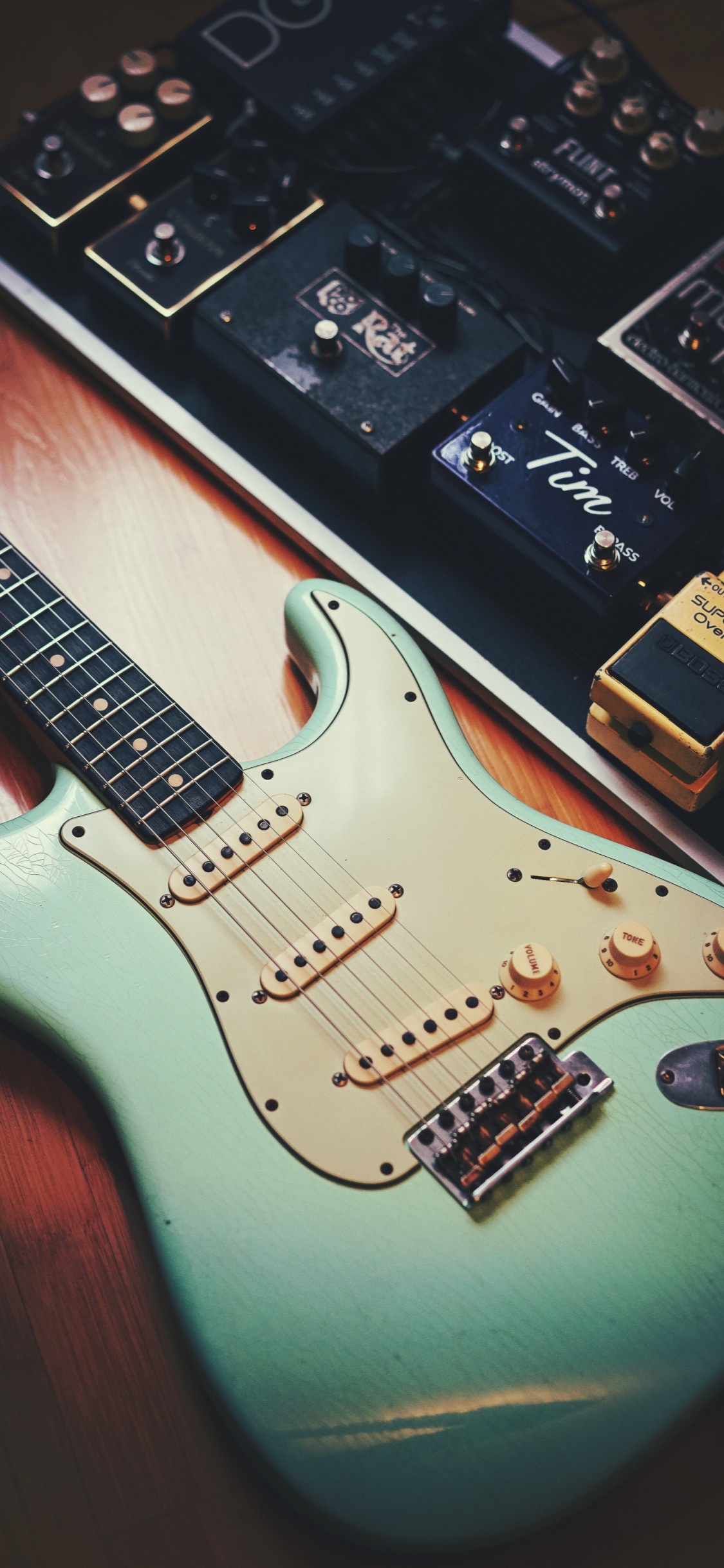 Electric Guitar, Electronic Musical Instrument, String Instrument, Slide Guitar, Guitar Accessory. Wallpaper in 1125x2436 Resolution