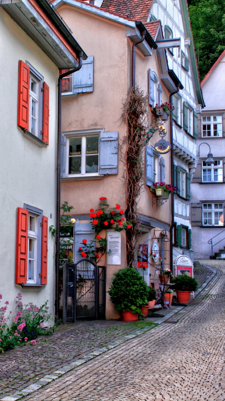 Red and White Concrete Building. Wallpaper in 720x1280 Resolution