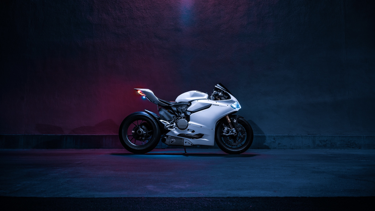 Vélo de Sport Blanc et Noir. Wallpaper in 1280x720 Resolution