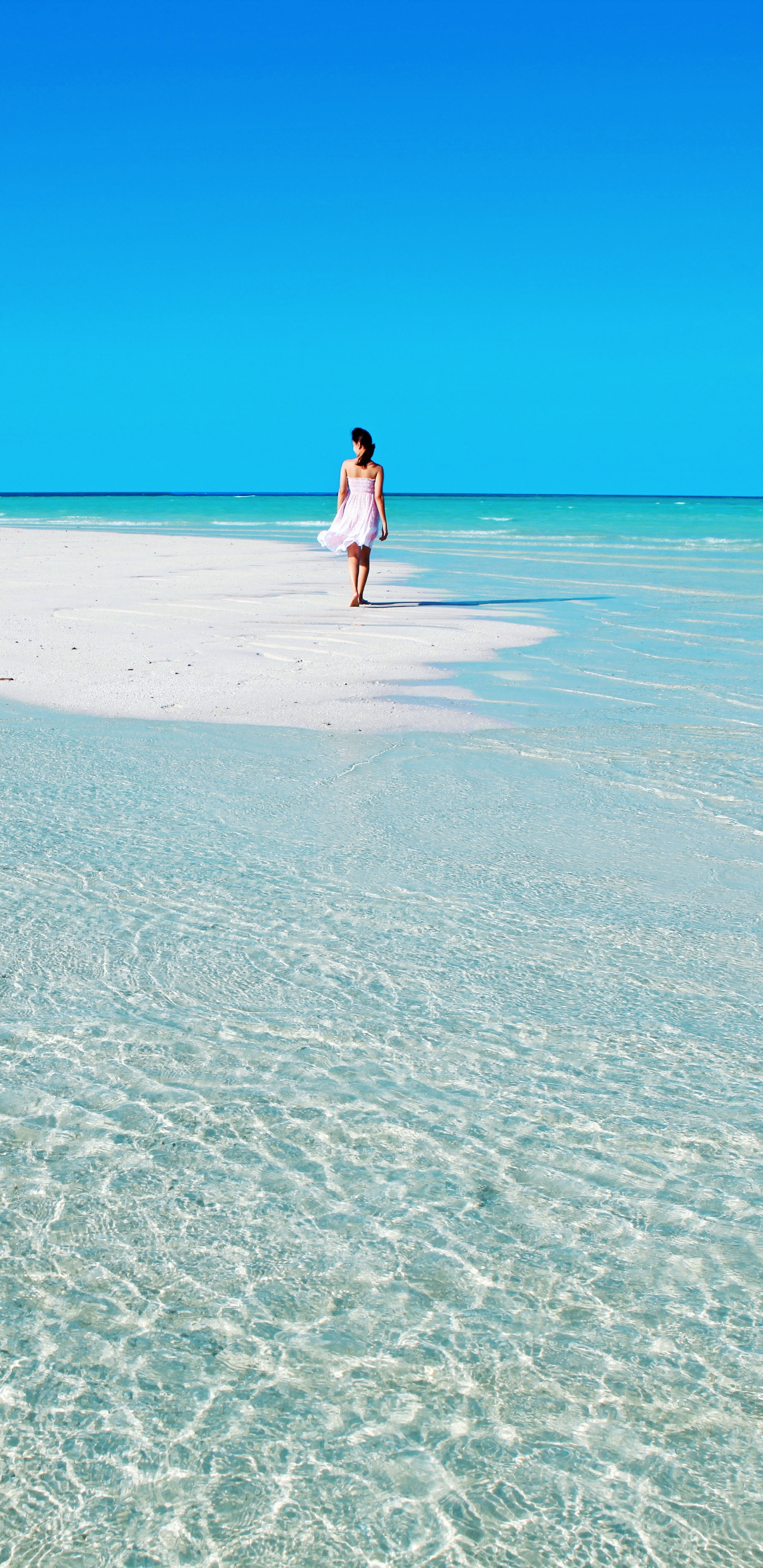 Woman in White Shirt Walking on Beach During Daytime. Wallpaper in 1440x2960 Resolution