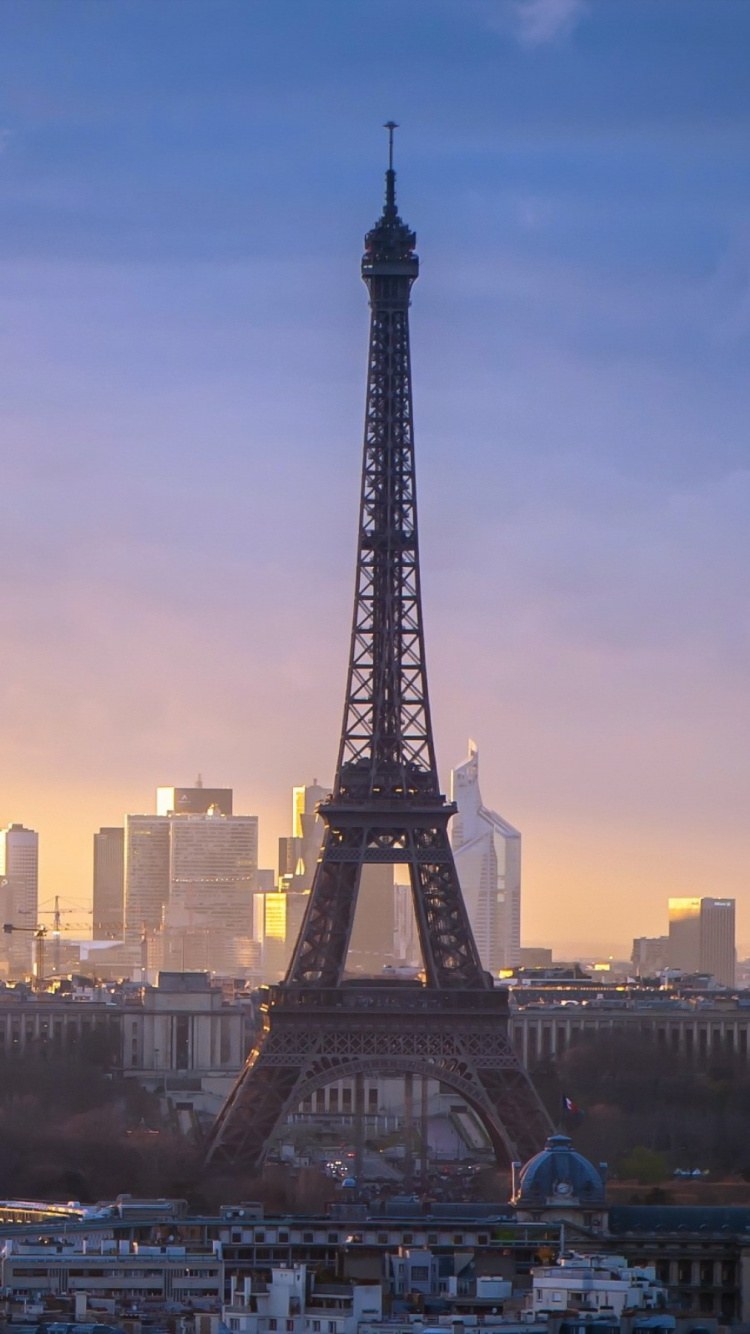 Eiffel Tower in Paris During Daytime. Wallpaper in 750x1334 Resolution