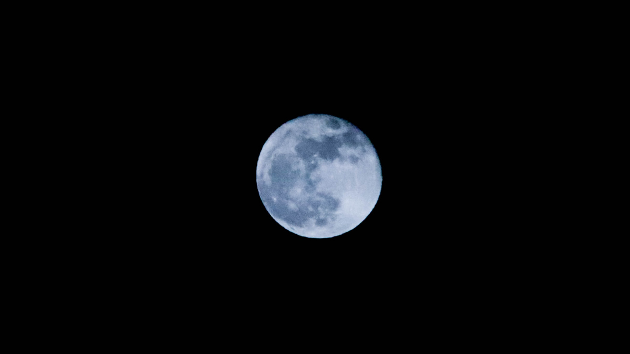 Pleine Lune Dans le Ciel. Wallpaper in 1280x720 Resolution