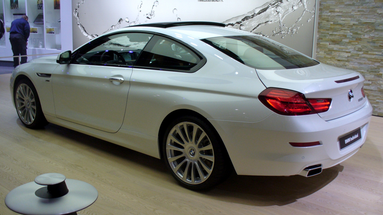 White Sedan on Gray Pavement. Wallpaper in 1280x720 Resolution