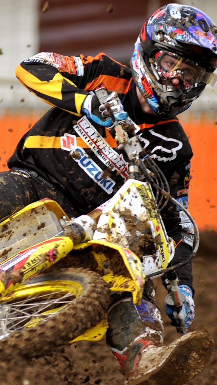 Mann in Schwarz-gelber Jacke, Der Motocross-Dirt-Bike Fährt. Wallpaper in 720x1280 Resolution