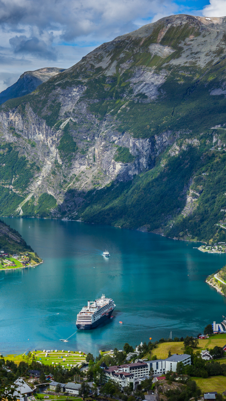 Green Lake in The Middle of Green Mountains. Wallpaper in 750x1334 Resolution