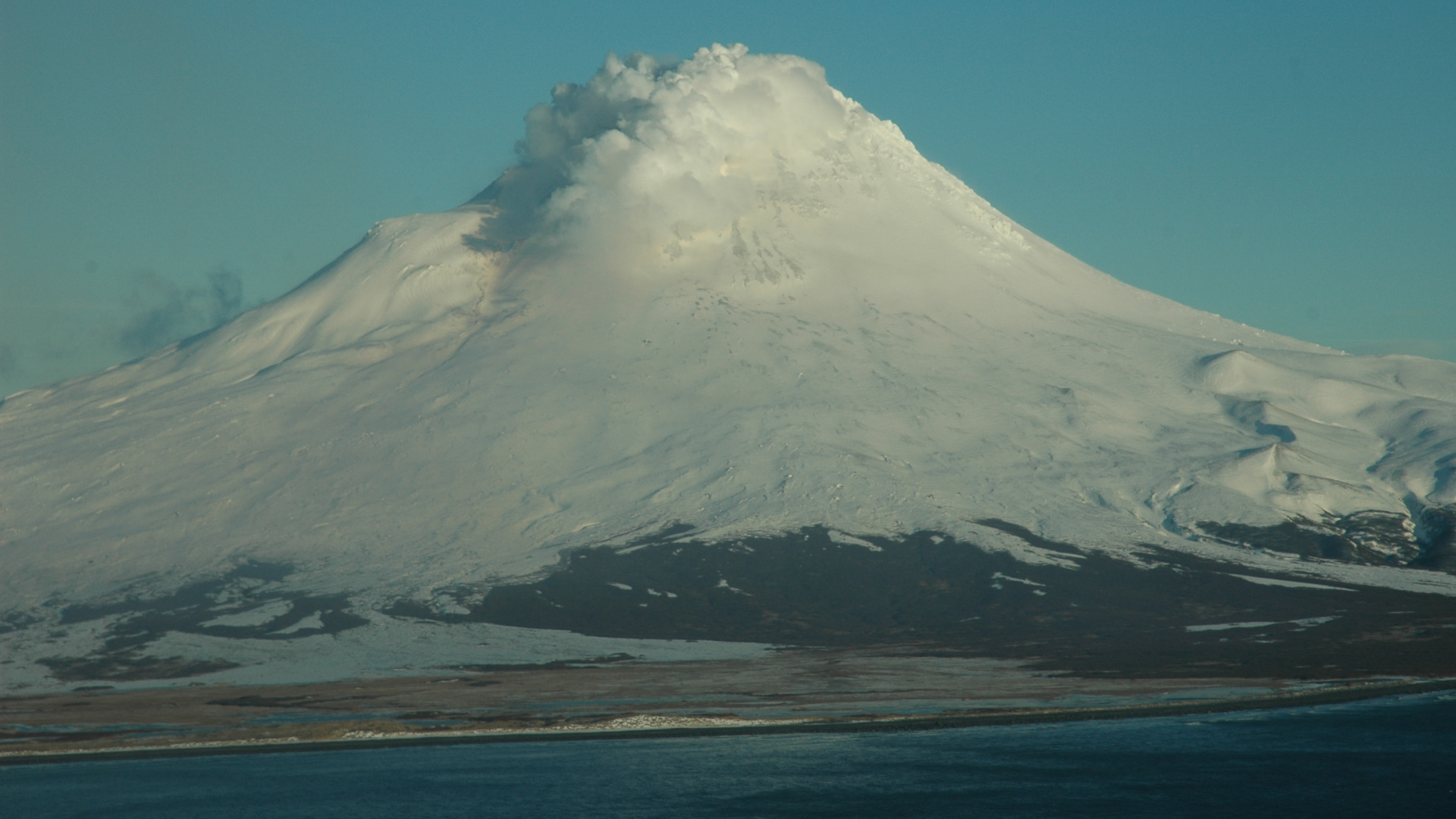 White and Black Mountain Under Blue Sky During Daytime. Wallpaper in 1920x1080 Resolution