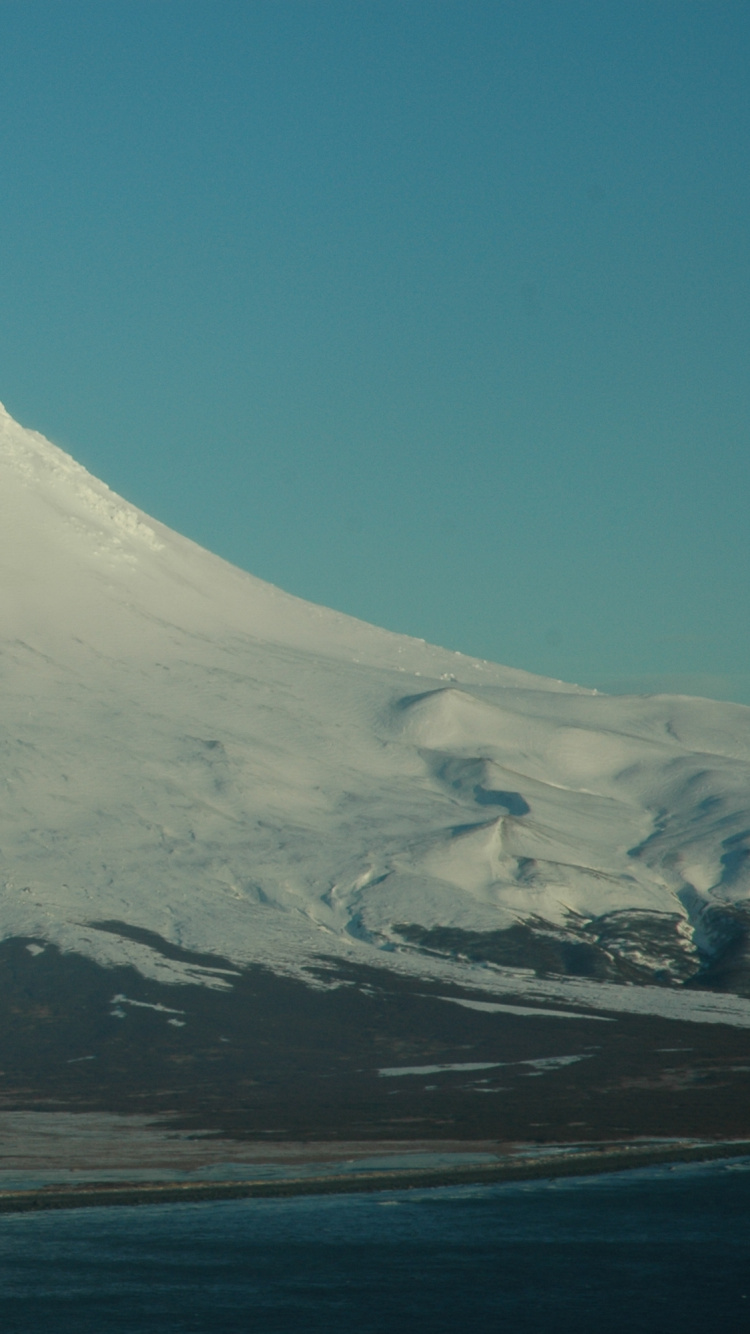 White and Black Mountain Under Blue Sky During Daytime. Wallpaper in 750x1334 Resolution