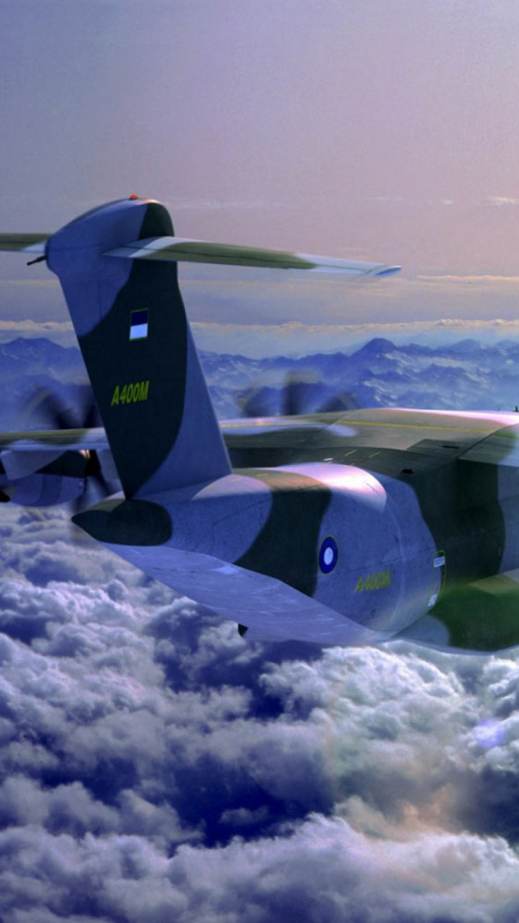 Avion Blanc et Bleu Survolant Des Nuages Blancs Pendant la Journée. Wallpaper in 750x1334 Resolution