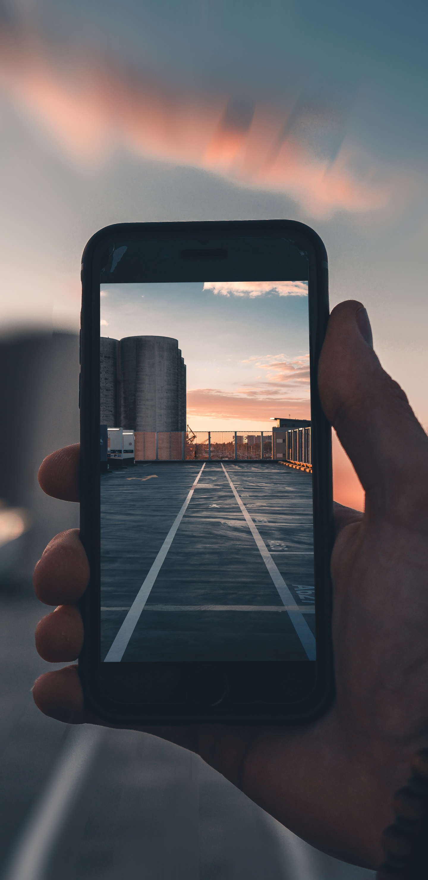 Person Holding Iphone Taking Photo of Sunset. Wallpaper in 1440x2960 Resolution