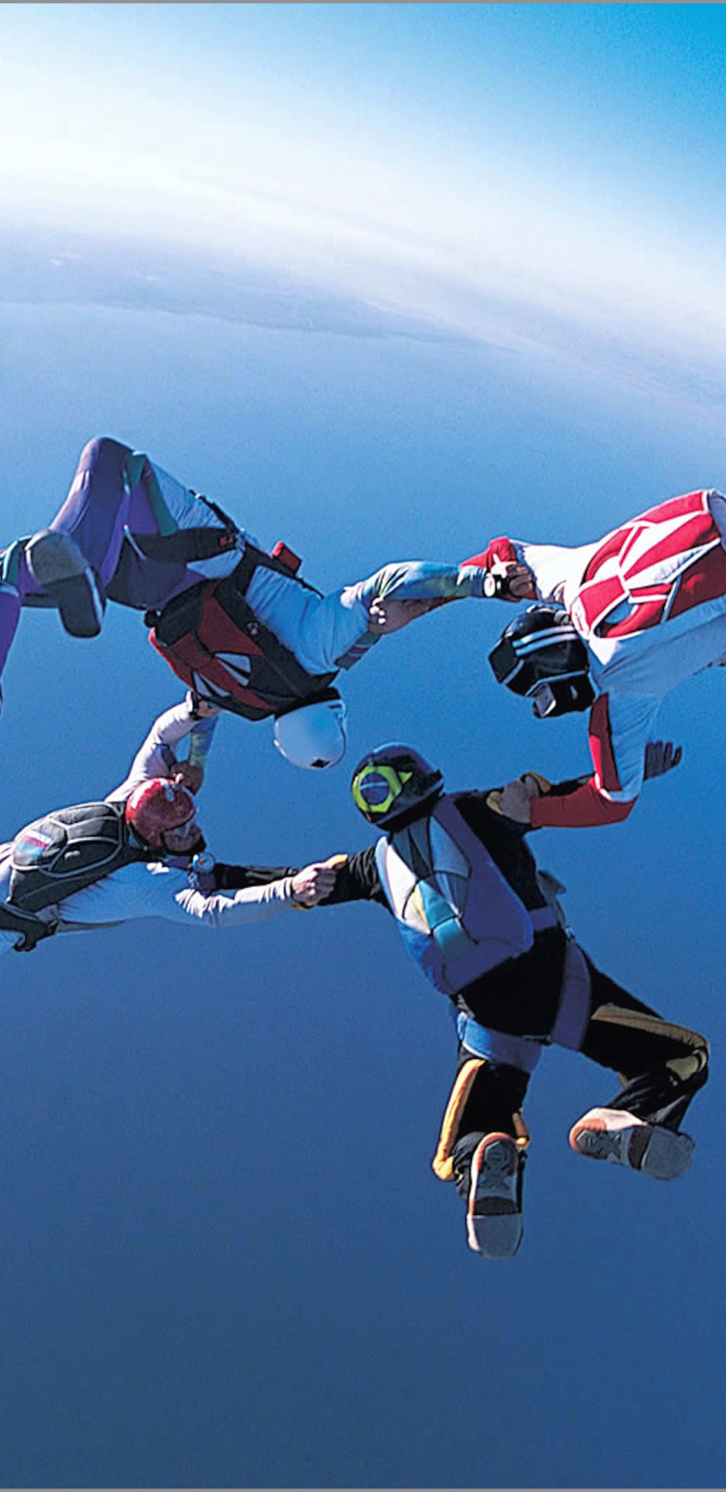 Personnes en Chemise et Pantalon Bleu et Blanc Faisant du Parachutisme Pendant la Journée. Wallpaper in 1440x2960 Resolution