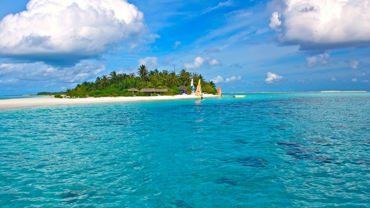 People in White and Green Boat on Blue Sea Under Blue and White Cloudy Sky During. Wallpaper in 1280x720 Resolution