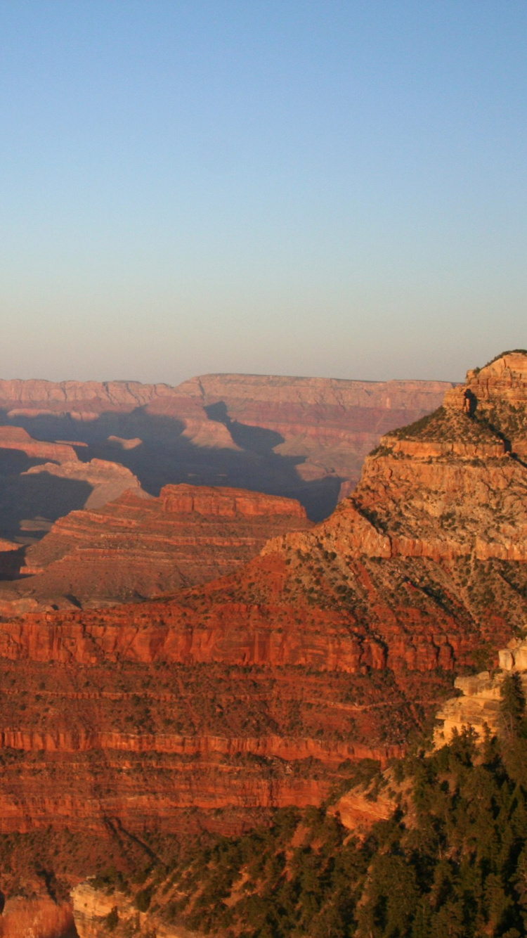 Formation de Roche Brune Sous Ciel Bleu Pendant la Journée. Wallpaper in 750x1334 Resolution