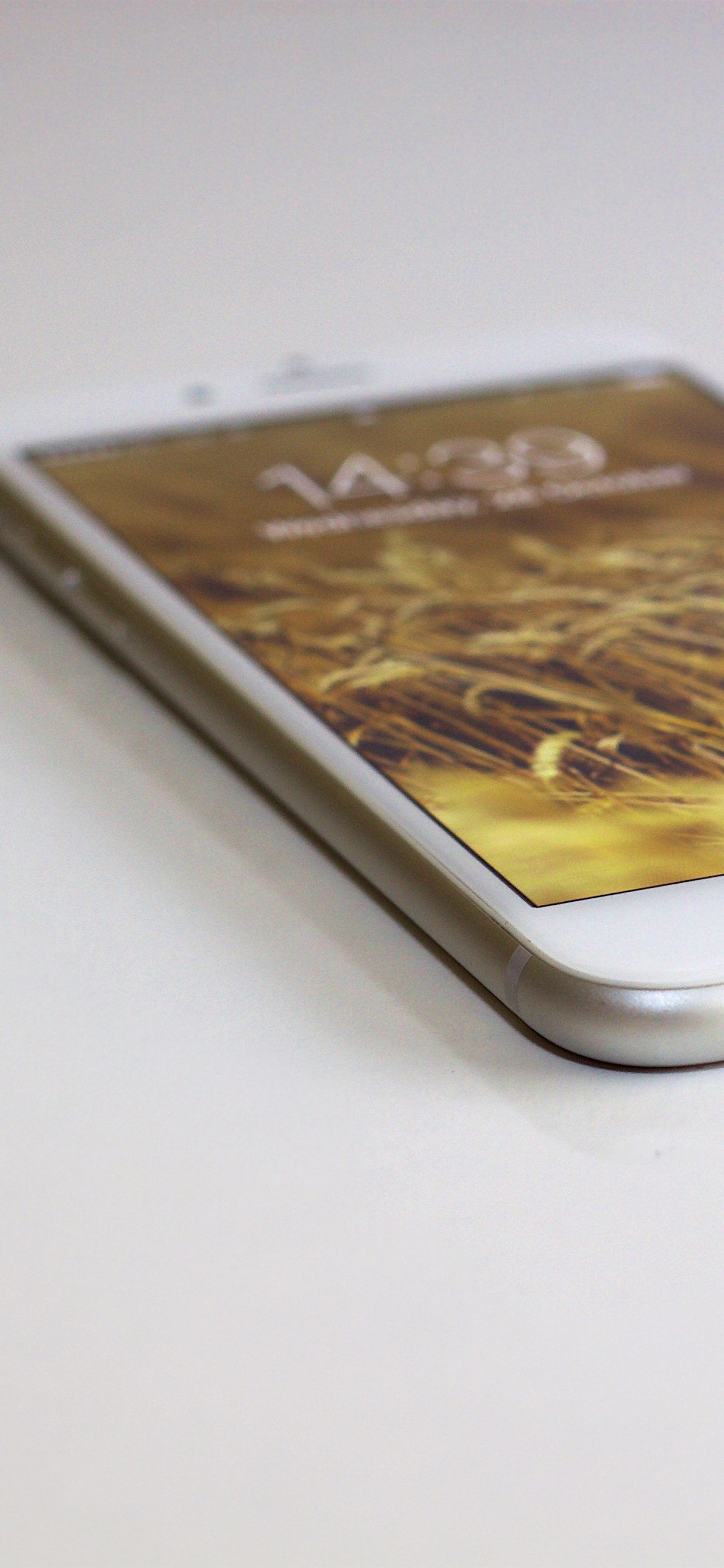 or Iphone 6 Sur Tableau Blanc. Wallpaper in 1242x2688 Resolution