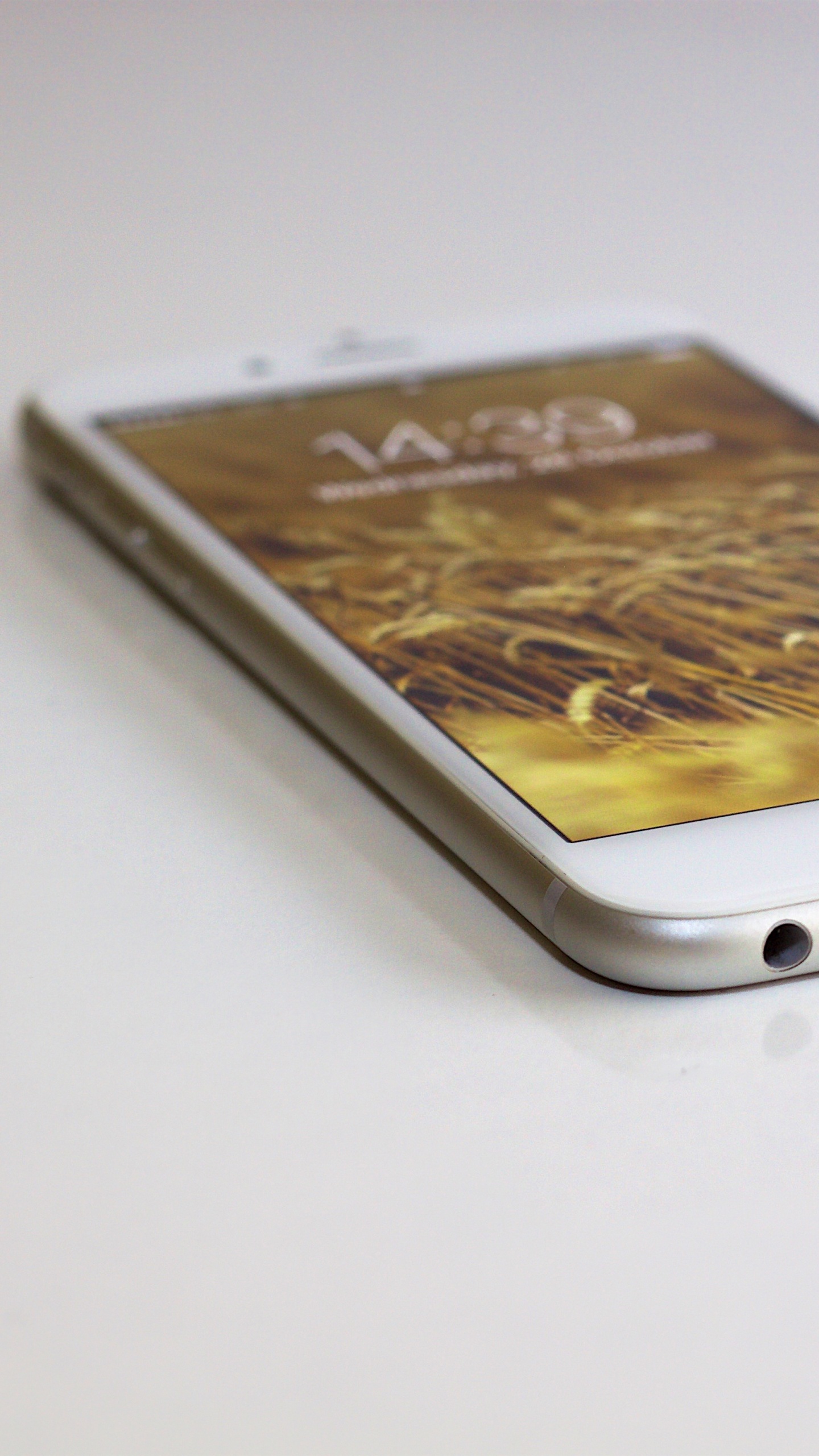 or Iphone 6 Sur Tableau Blanc. Wallpaper in 1440x2560 Resolution