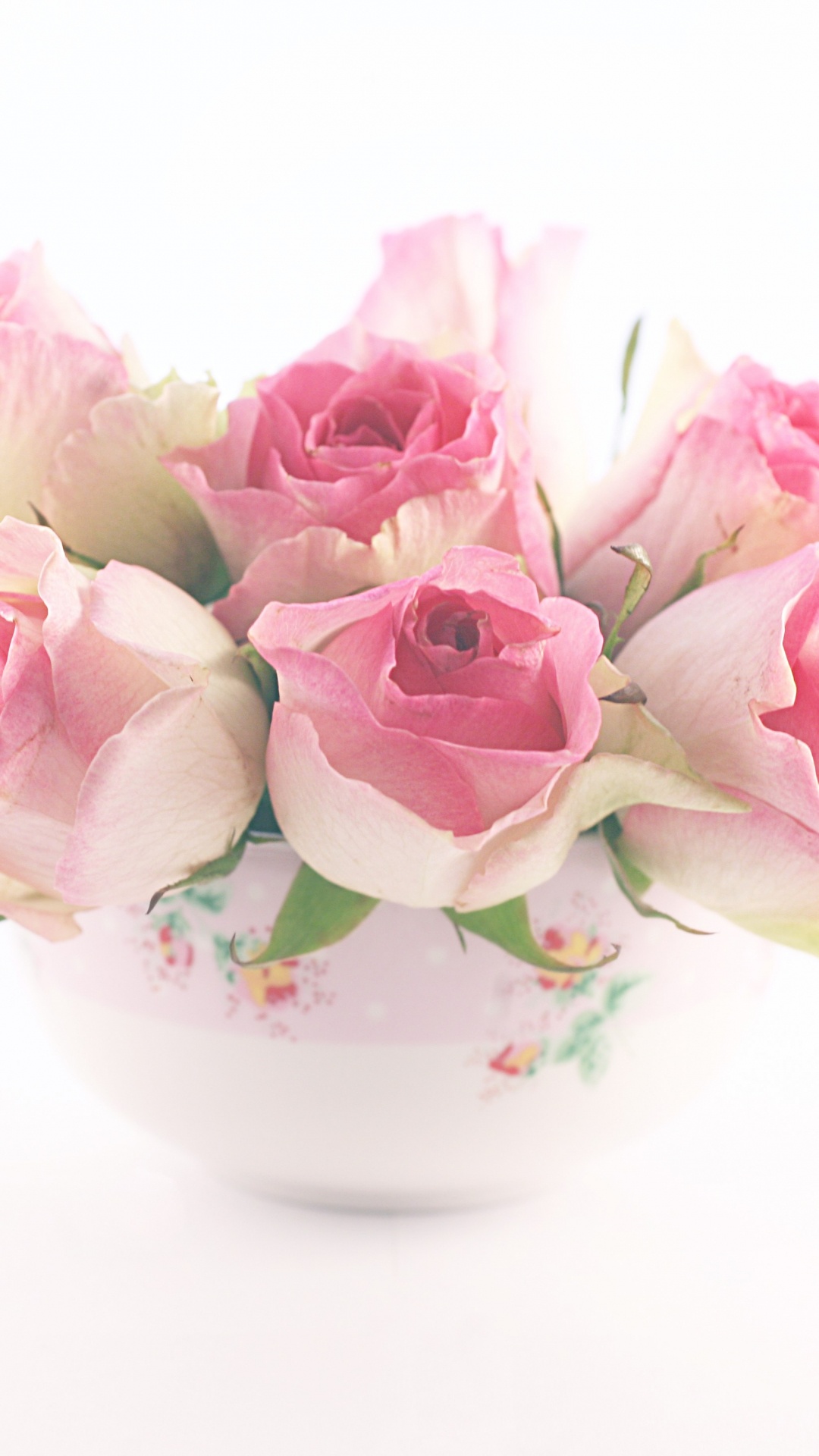 Pink Roses in White Ceramic Vase. Wallpaper in 1080x1920 Resolution