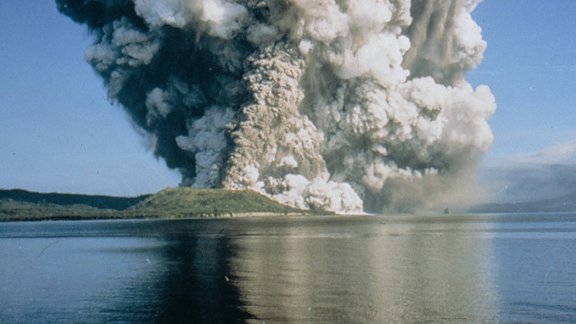 White Clouds Over Lake and Mountain. Wallpaper in 1920x1080 Resolution