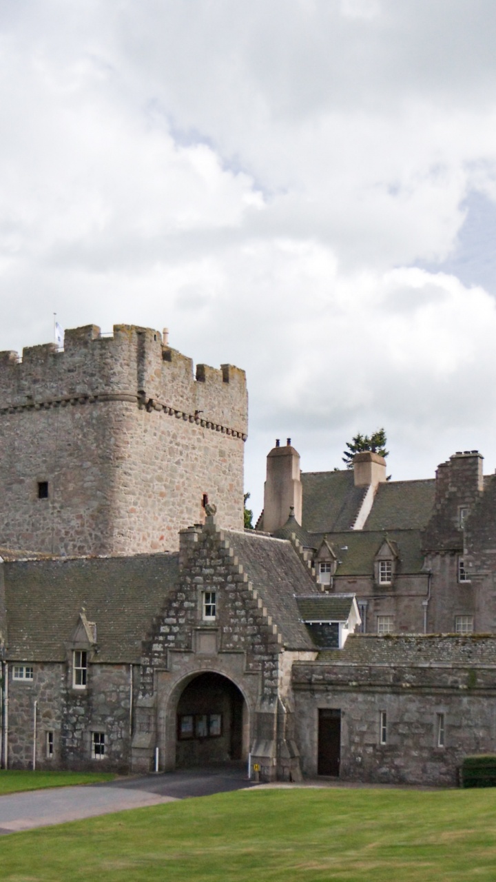 Gray Concrete Castle Under White Clouds During Daytime. Wallpaper in 720x1280 Resolution