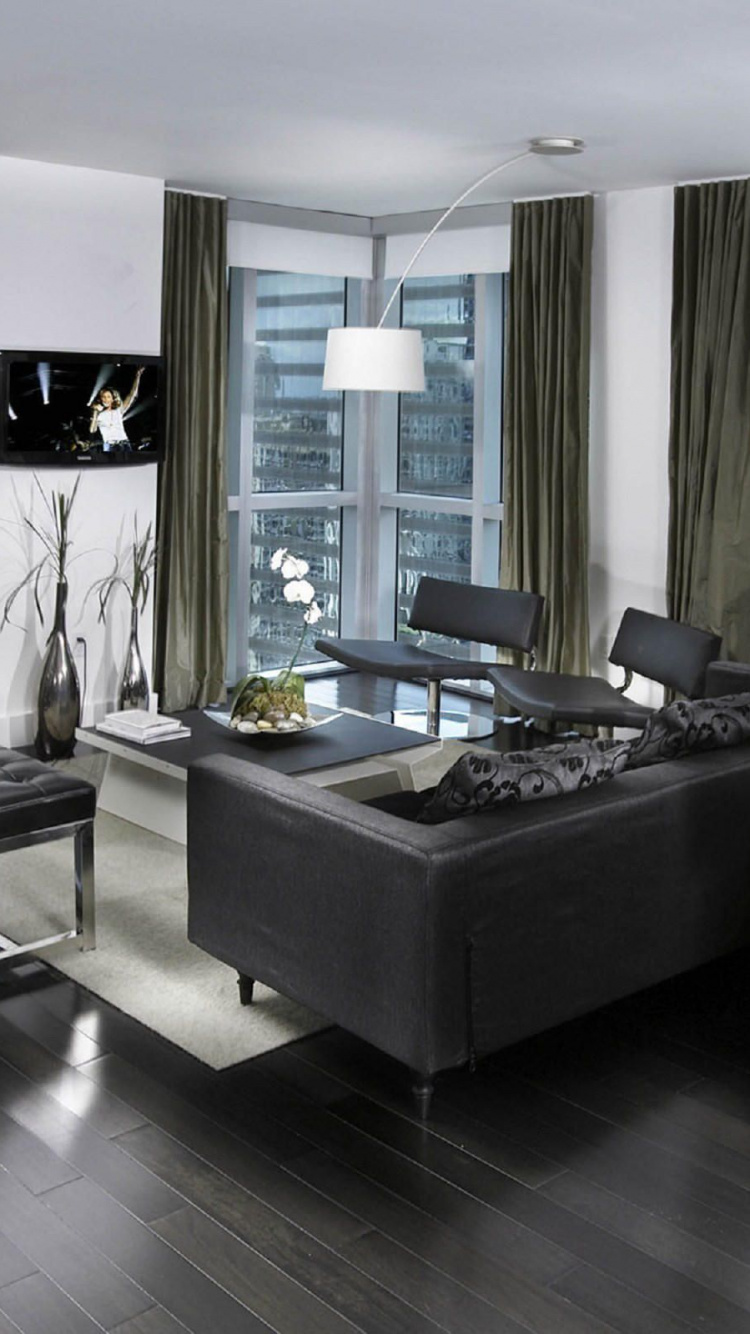 Ordinateur Portable Noir Sur Table en Bois Blanc. Wallpaper in 750x1334 Resolution