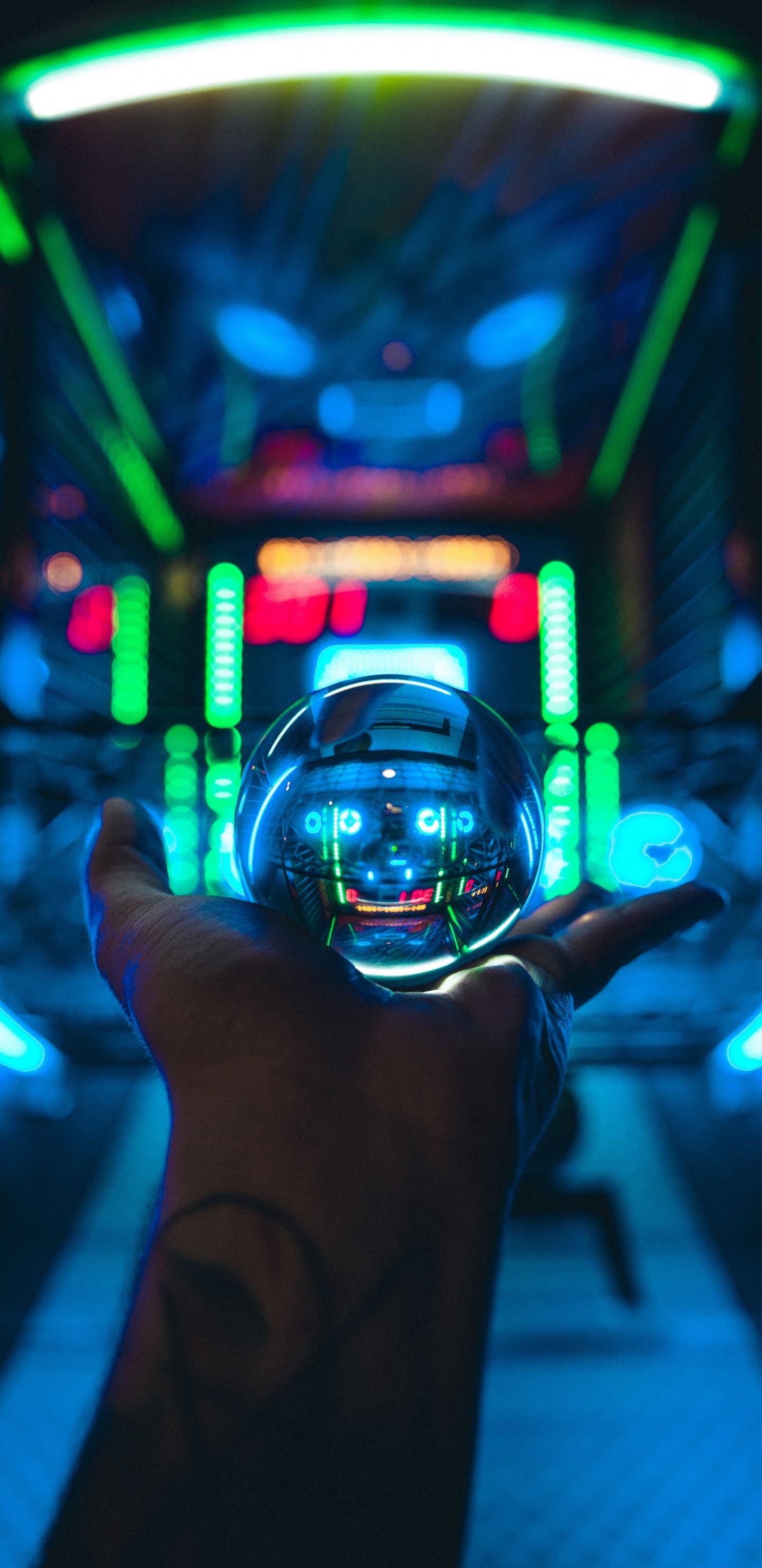 Hand, Automotive Lighting, Licht, Purpur, Unterhaltung. Wallpaper in 1440x2960 Resolution