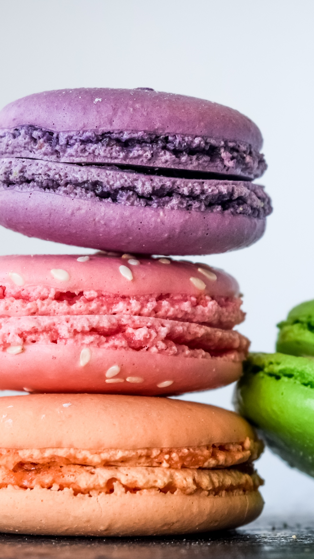 4 Braune Und Grüne Donuts. Wallpaper in 1080x1920 Resolution