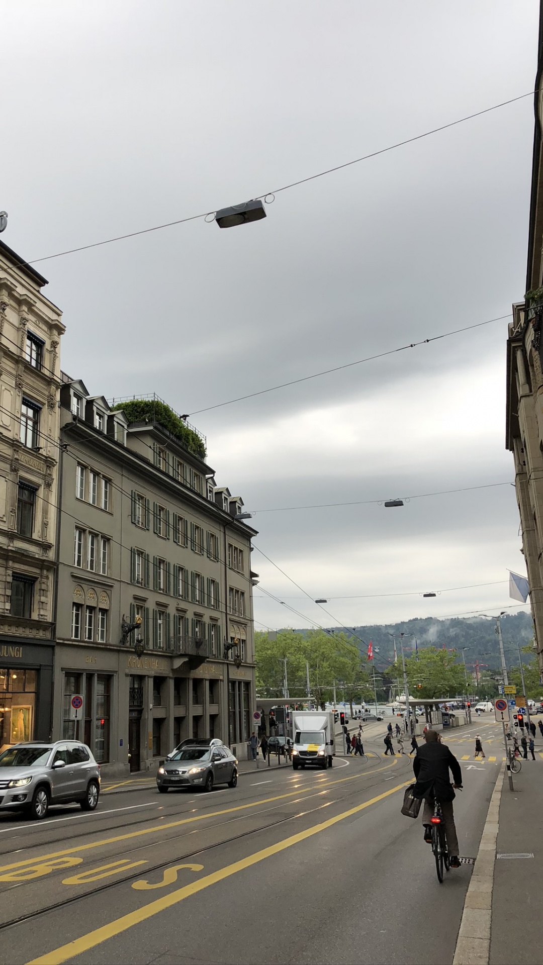 Road, Infrastruktur, Street, Stadt, Nachbarschaft. Wallpaper in 1080x1920 Resolution