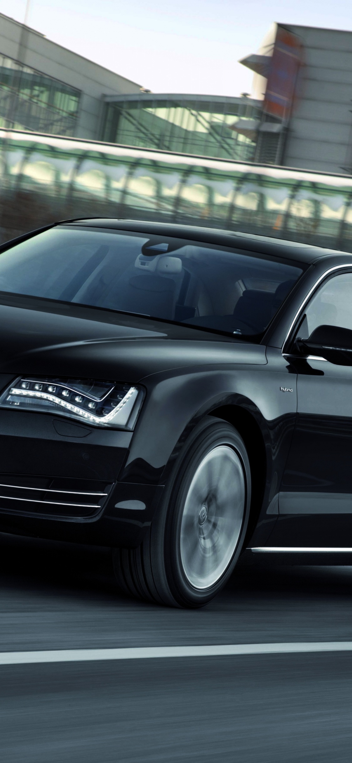 Schwarzer Audi a 4 Limousine Tagsüber Unterwegs. Wallpaper in 1125x2436 Resolution