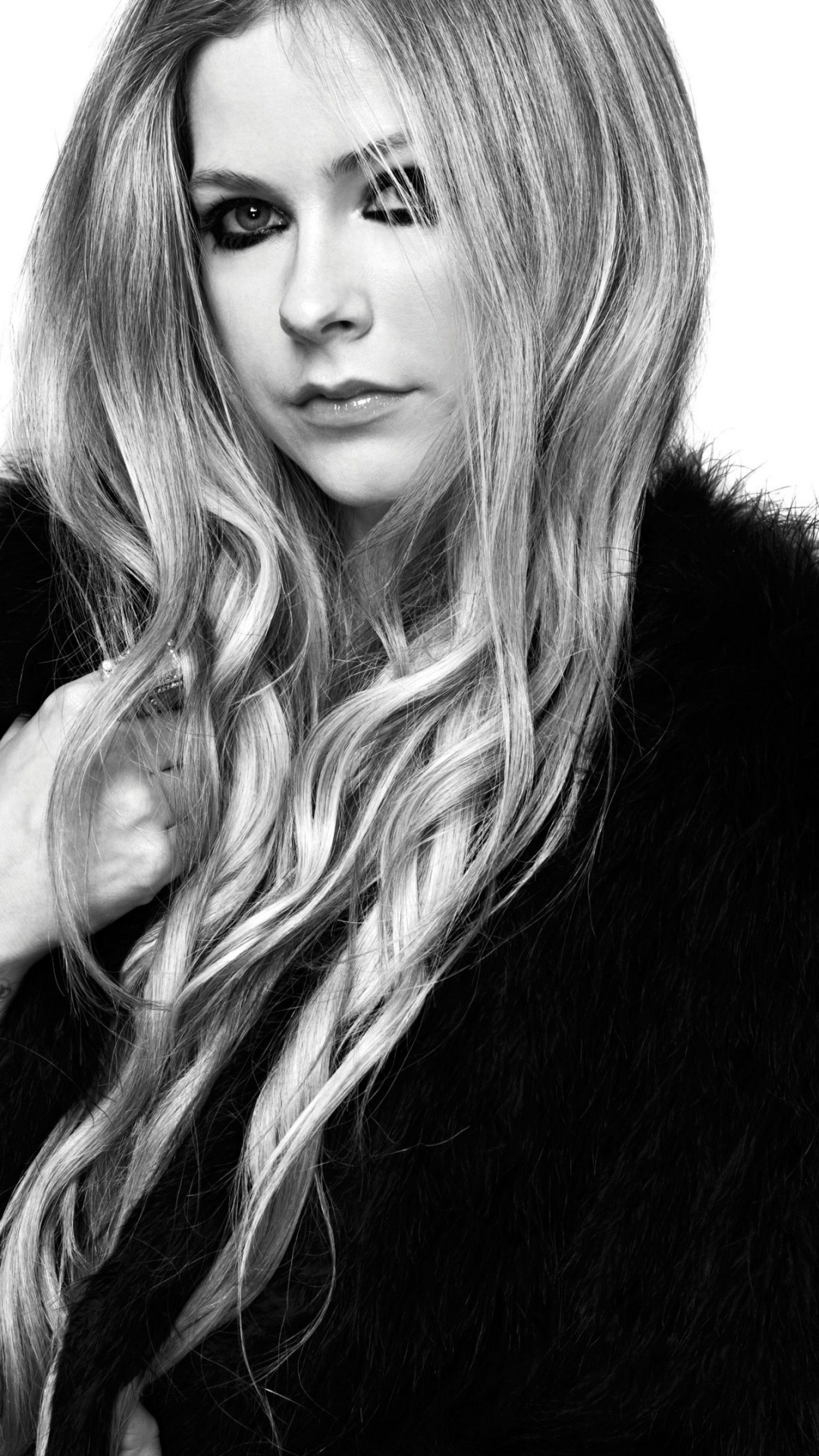 Avril Lavigne, en Blanco y Negro, Ceja, Negro, Las Pestañas. Wallpaper in 1080x1920 Resolution