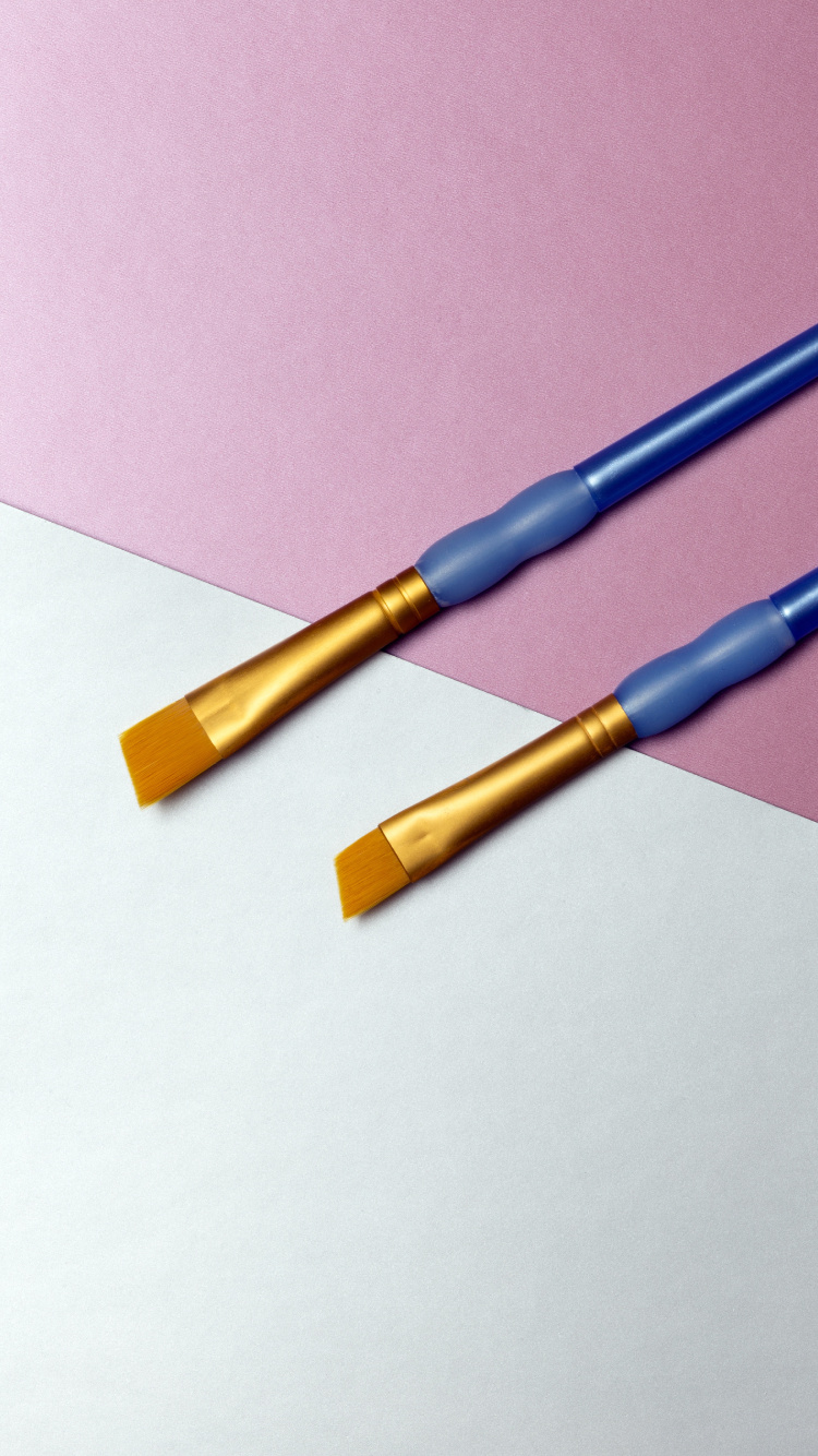 Outil à Main en Bois Bleu et Marron. Wallpaper in 750x1334 Resolution