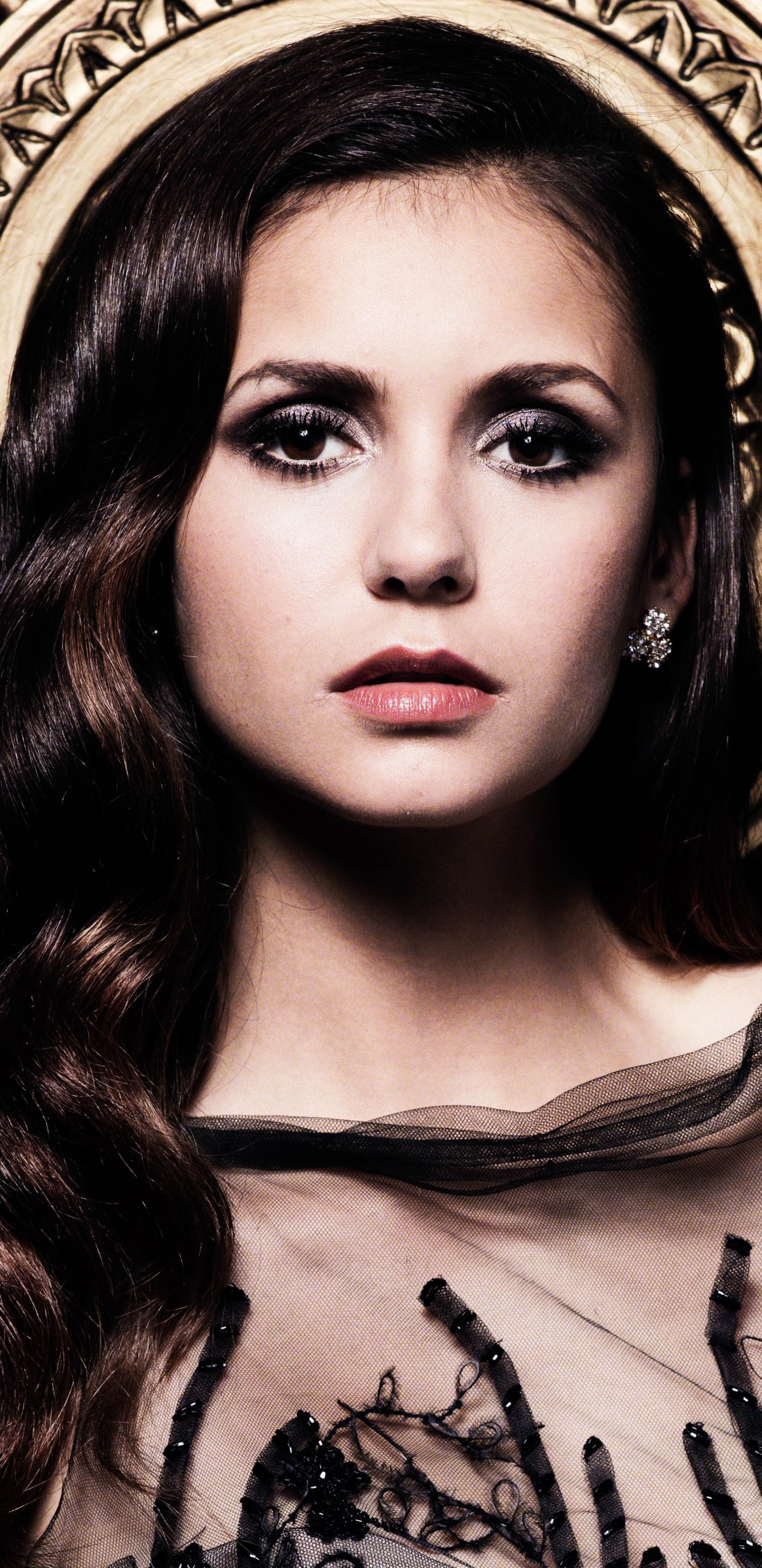 Nina Dobrev, The Vampire Diaries, Elena Gilbert, Damon Salvatore, Die Vampirtagebücher - Staffel 4. Wallpaper in 1440x2960 Resolution