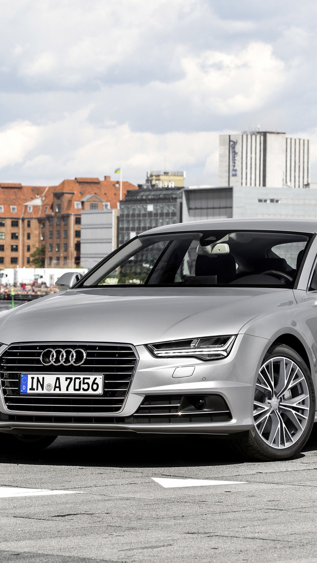 Schwarzes Mercedes Benz Coupé Tagsüber Unterwegs. Wallpaper in 1080x1920 Resolution