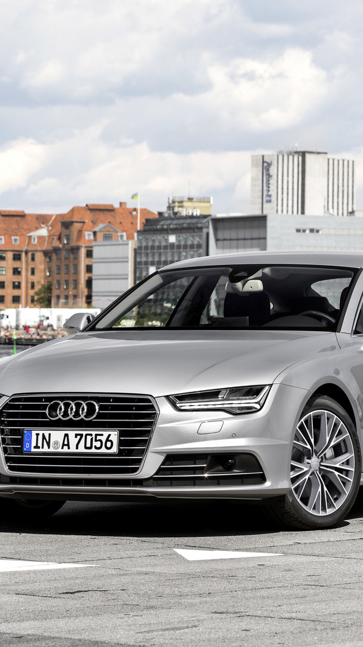 Mercedes Benz Coupé Noir Sur Route Pendant la Journée. Wallpaper in 750x1334 Resolution