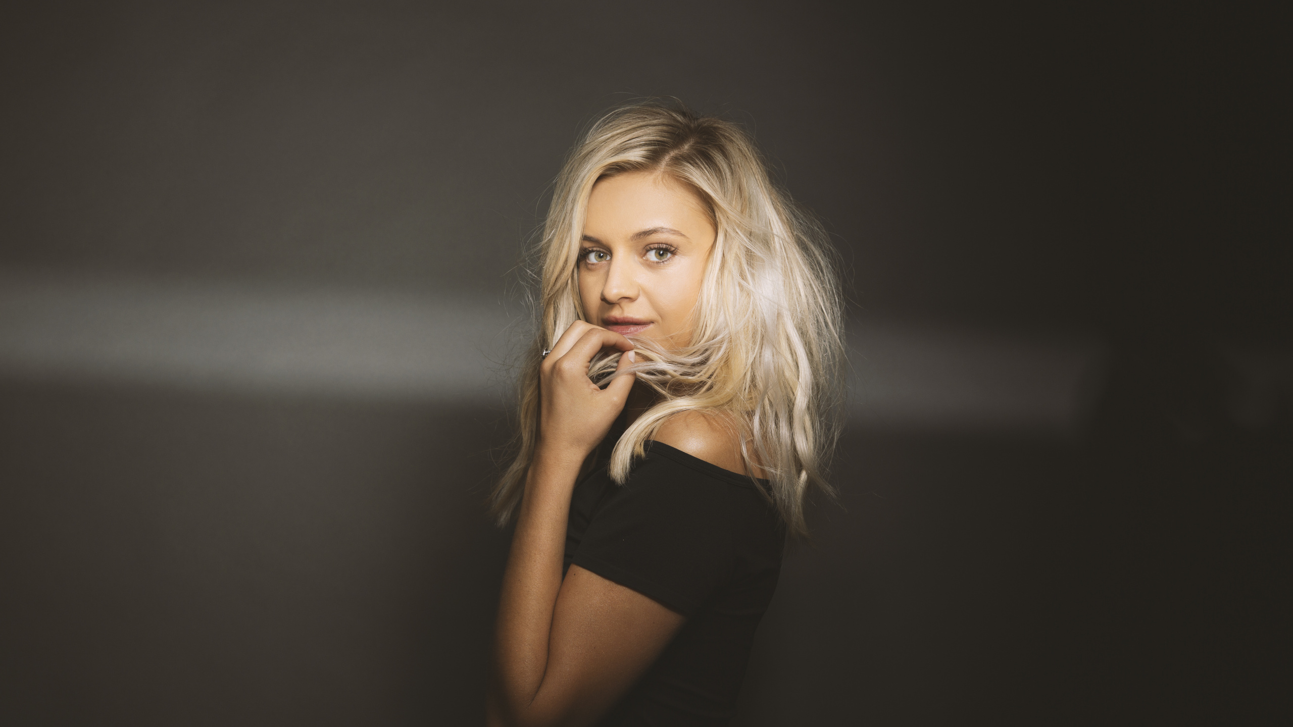 Kelsea Ballerini, Kelsea, Eyelash, Layered Hair, Thigh. Wallpaper in 2560x1440 Resolution