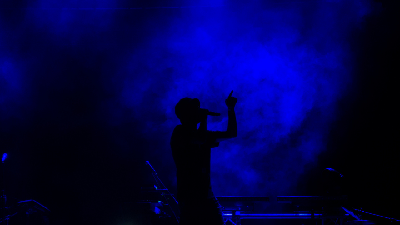 Singer Silhouette, Performance, Blue, Entertainment, Performing Arts. Wallpaper in 1280x720 Resolution