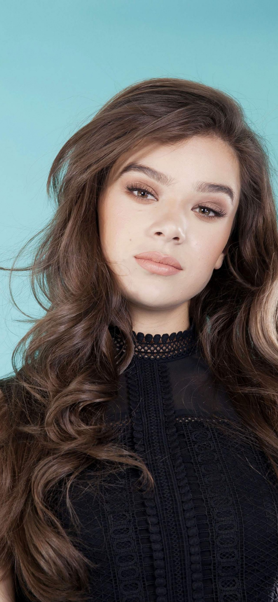 Hailee Steinfeld, Tono Perfecto, Cabello, Peinado, el Pelo Largo. Wallpaper in 1125x2436 Resolution