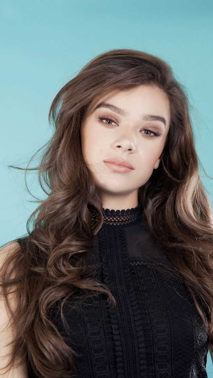 Hailee Steinfeld, Tono Perfecto, Cabello, Peinado, el Pelo Largo. Wallpaper in 720x1280 Resolution