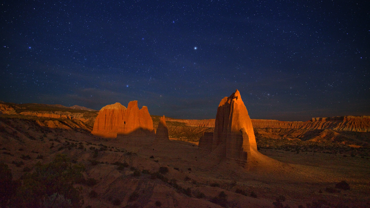 Brown Rock Formation Under Blue Sky During Night Time. Wallpaper in 1280x720 Resolution