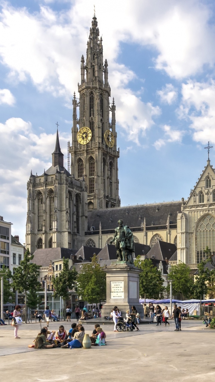 People Walking Near Gray Concrete Building During Daytime. Wallpaper in 720x1280 Resolution