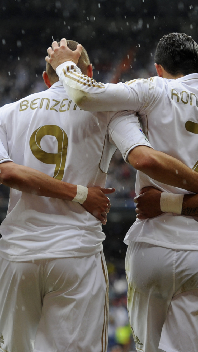 Karim Benzema, le Real Madrid c f, Uefa Ligue Des Champions, le fc Barcelone, Footballeur. Wallpaper in 750x1334 Resolution