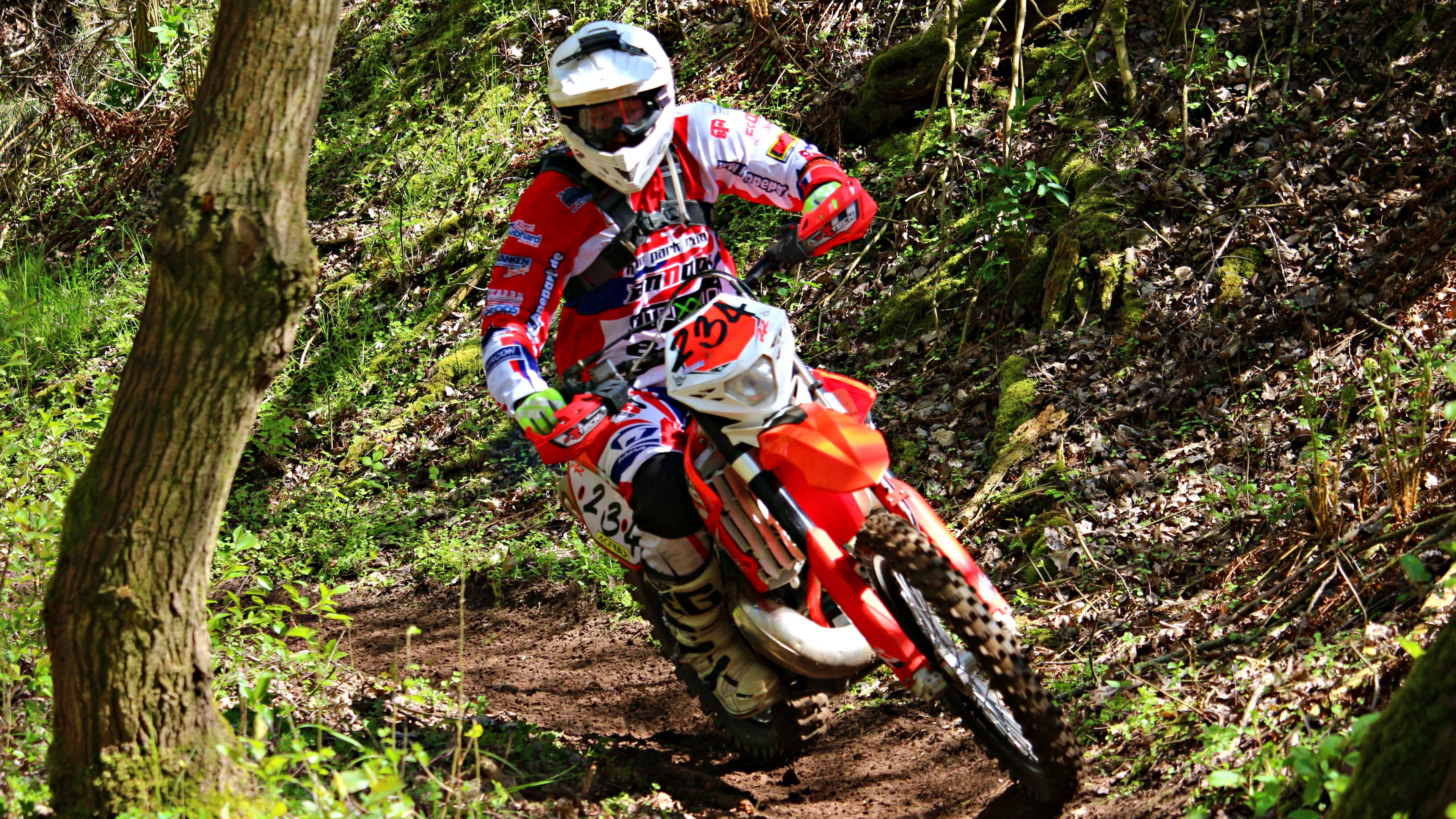 Man in Red and White Motocross Suit Riding Motocross Dirt Bike. Wallpaper in 3840x2160 Resolution