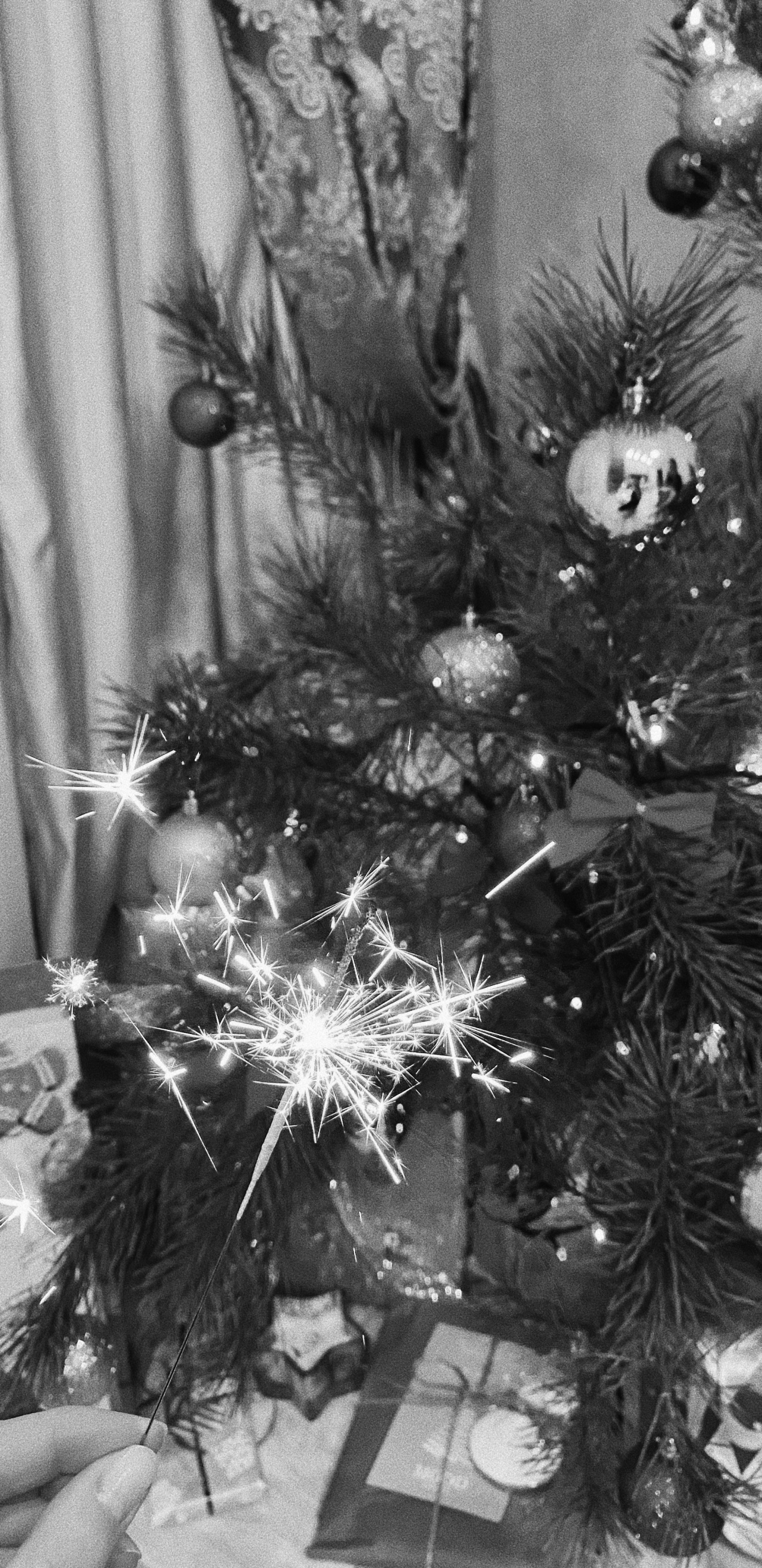 Weihnachtsbaum, Weihnachten, Schwarz Und Weiß, Weihnachtsdekoration, Fir. Wallpaper in 1440x2960 Resolution