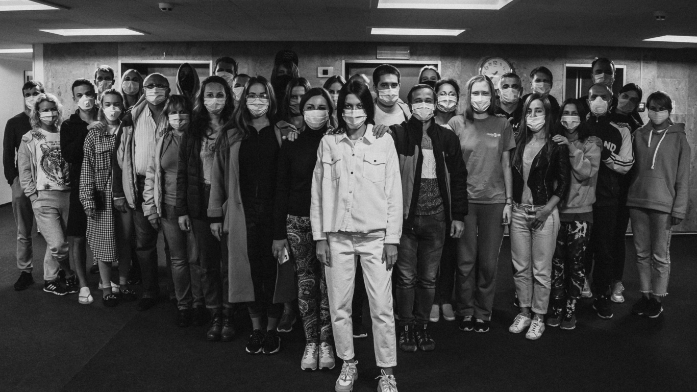 COVID-19, Groupe Social, Permanent, Monochrome, Veste. Wallpaper in 1366x768 Resolution